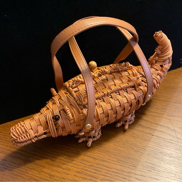 Tommy Bahama Handbags - Tommy Bahama Woven Alligator/Retailer Basket Purse in Tan NWT collectible